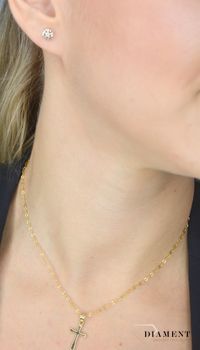 Złote kolczyki 333 koła gwiazdki z cyrkonii KL 7387 333 💎 Złote kolczyki w kształcie koła z ozdobnymi gwiazdkami z cyrkonią 💎 Złote kolczyki z wygodnym zapięciem na sztyft  (1).JPG